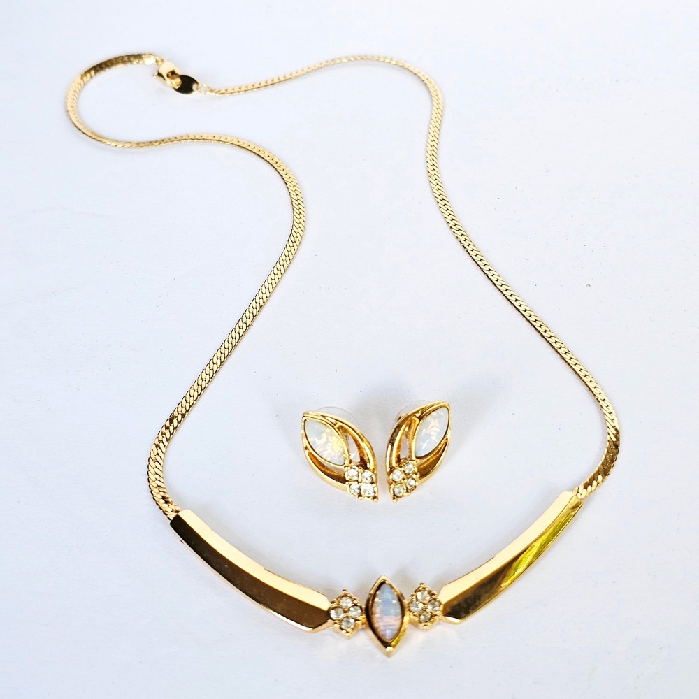 Vintage Avon Opalesque Splendor Necklace & Earrings Set Gold Tone Faux Opal Glam